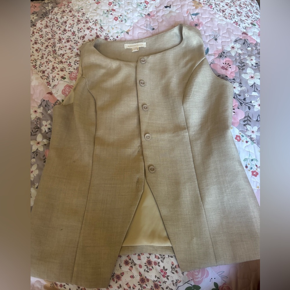 SALE!!!Beige Sleeveless Button-Up Top